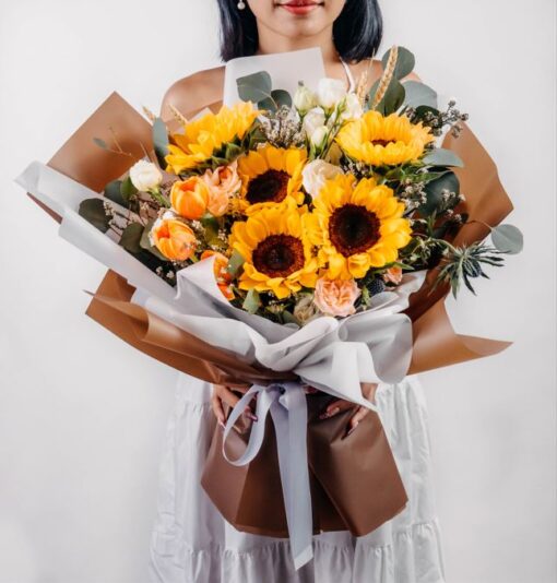 Gold Brilliance Bouquet - Image 2